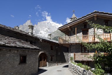 Entreves (Courmayeur), yeni monte bianco skyway ile güzel bir köy