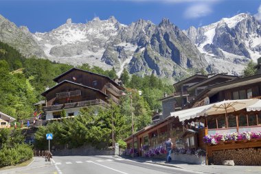 İtalyan yan Mont Blanc yaz manzara. Mont Blanc en yüksek tepe Avrupa Batı Alpler olduğunu.