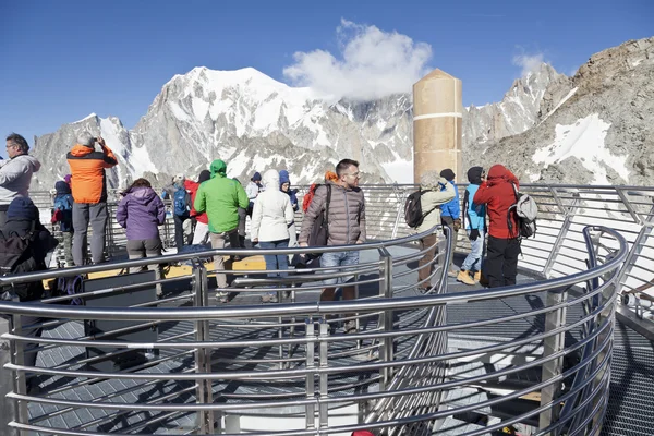 COURMAYEUR, IT - JULY 29, 2016: Unidentified people take a picture on panoramic terrace Punta Helbronner of new SKYWAY MONTE BIANCO terminal in Aosta Valley region of Italy. — Stock Photo, Image