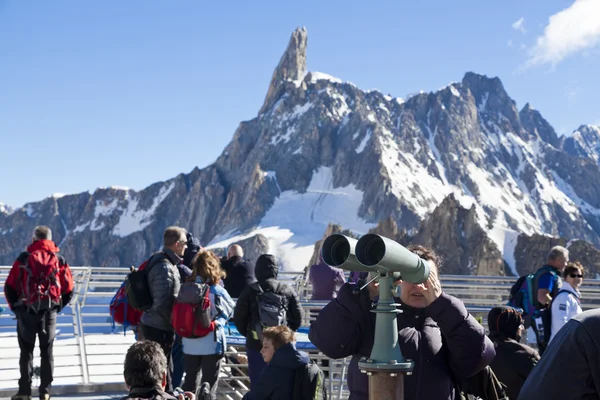 COURMAYEUR, IT - JULY 29, 2016: Unidentified people take a picture on panoramic terrace Punta Helbronner of new SKYWAY MONTE BIANCO terminal in Aosta Valley region of Italy. — Stock Photo, Image