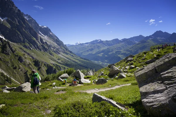 İtalyan yan Mont Blanc yaz manzara. Mont Blanc en yüksek tepe Avrupa Batı Alpler olduğunu. — Stok fotoğraf