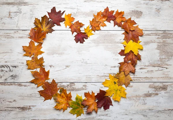 Podzimní Srdce Listí Staré Lásky Nebo Penzijní Koncepce — Stock fotografie