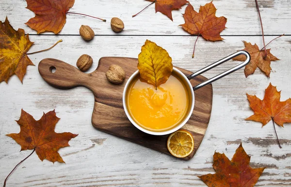 Pumpkin Soup Wooden Background Leaves Oranges — Stock Photo, Image