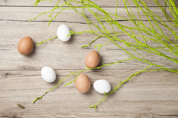 Uova Pasqua Uno Sfondo Legno Rustico — Foto Stock