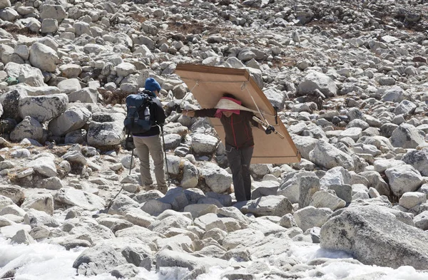 Himalayas Nepal Cirka Νοεμβριοσ 2017 Πλήρης Φορτωμένο Sherpa Porter Μεταφέρουν — Φωτογραφία Αρχείου