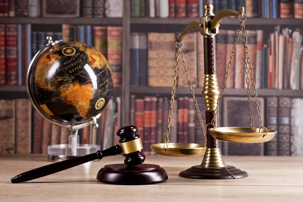 Judge Gavel Scales Justice Law Books Background Legal Office — Stock Photo, Image
