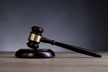 Hakimin Tokmak, hukuk ve adalet sembolleri