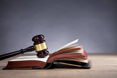 Hakimin Tokmak, hukuk ve adalet sembolleri