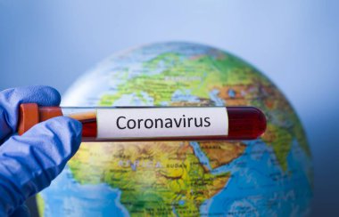 Coronavirus. Covid-19. Koronavirüs salgını. Coronavirüs 2019. Koronavirüs salgınıyla ilgili metni olan bir dünya..