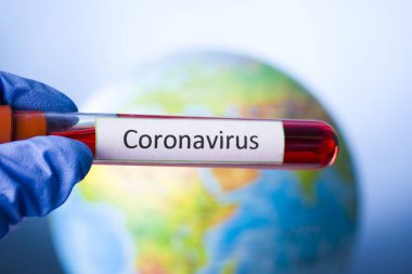 Coronavirus. Covid-19. Koronavirüs salgını. Coronavirüs 2019. Koronavirüs salgınıyla ilgili metni olan bir dünya..