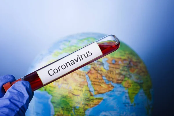 コロナウイルス Covy コロナウイルス流行 コロナビラス2019 コロナウイルス流行に関するテキストを持つ地球 — ストック写真