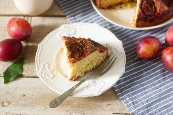 Plum pie or cake with cinnamon and sugar. Plum cake from the newspaper New York Times . Selective focus. — Stock Photo, Image