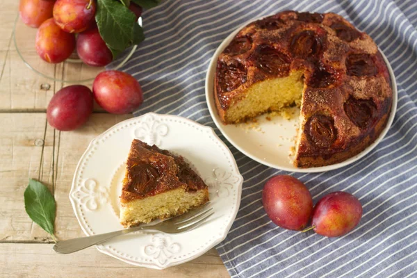 Erik pasta ya da kek tarçın ve şeker. Seçici odak.