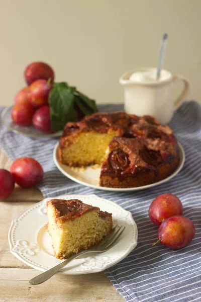 Erik pasta ya da kek tarçın ve şeker. Seçici odak.