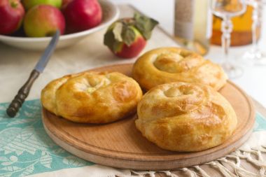 Vertuta, geleneksel Romanya, Moldova veya süzme peynir ve dereotu ile Balkan pasta.