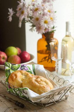 Vertuta, geleneksel Romanya, Moldova veya süzme peynir ve dereotu ile Balkan pasta.