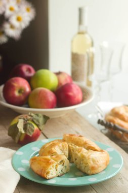 Vertuta, geleneksel Romanya, Moldova veya süzme peynir ve dereotu ile Balkan pasta.