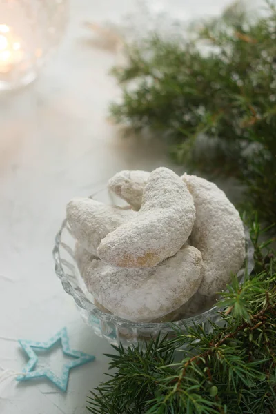 Vanilkipferl - vanillestokjes, traditionele kerstkoekjes in Duitsland, Oostenrijk, Tsjechië. — Stockfoto