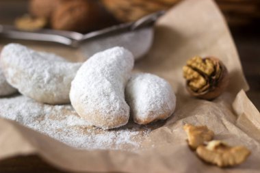 Vanilkipferl - vanilya Hilal, geleneksel Noel kurabiyeleri Almanya, Avusturya, Çek Cumhuriyeti. Ev yapımı kurabiye.