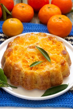 Mandalina pasta ve rustik zemin üzerine mandalina.