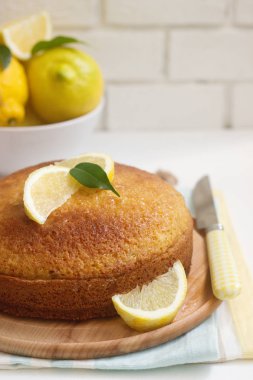 Limon lavanta pasta ve hafif bir arka plan üzerinde limon. Rustik tarzı.