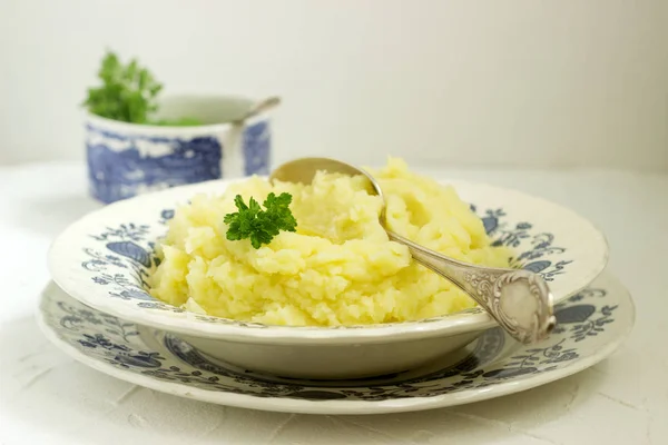 Appetizing mashed potatoes with butter and parsley. Rustic style. — Stock Photo, Image