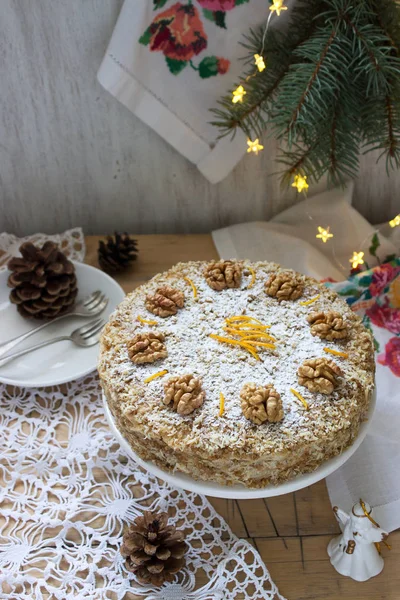 Ореховый торт Джульфа, традиционный рождественский десерт в Румынии и Молдове. Сельский стиль . — стоковое фото