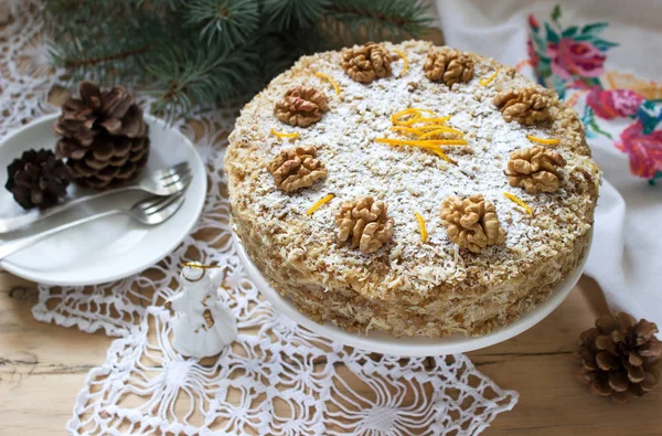 Walnut cake Julfa) - традиційний різдвяний десерт в Румунії та Молдові. Руський стиль. — стокове фото