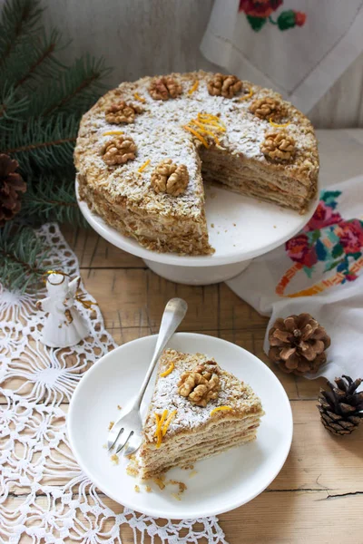 Walnut cake Julfa) - традиційний різдвяний десерт в Румунії та Молдові. Руський стиль. — стокове фото