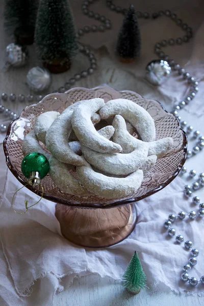 Vanilkipferl - ванильные полумесяца, традиционное рождественское печенье в Германии, Австрии, Чехии. Домашние печенья . — стоковое фото