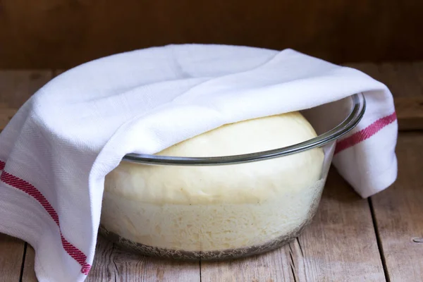 Pâte Levure Dans Bol Verre Sur Une Table Bois Style — Photo