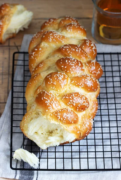 Traditional Festive Jewish Challah Bread Made Yeast Dough Eggs Selective — Stock Photo, Image