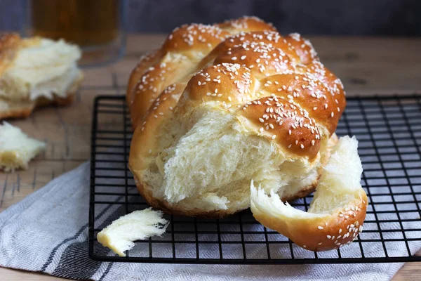 Pão Tradicional Judaico Festivo Chalá Feito Massa Levedura Com Ovos — Fotografia de Stock