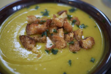 Kızarmış balkabağı çorbası. 