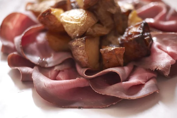 Tranches Rôti Boeuf Aux Pommes Terre Rôties — Photo