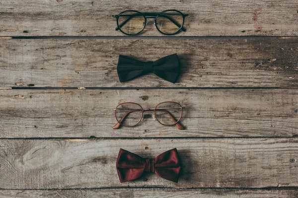 Stylish eyeglasses and bow ties — Stock Photo, Image