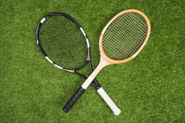 Tennis och badminton racketar — Stockfoto