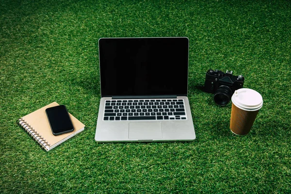 Digital devices and coffee to go — Stock Photo, Image