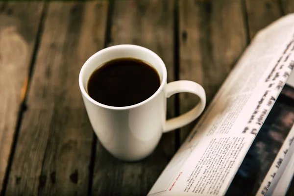 Cup of coffee and newspaper — Stock Photo, Image