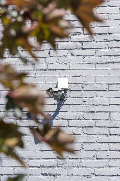 Security camera on wall — Stock Photo, Image