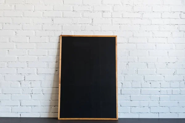 Chalkboard em moldura de madeira — Fotografia de Stock