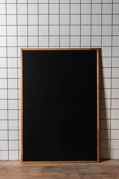 Kara tahta ahşap çerçeve — Stok fotoğraf