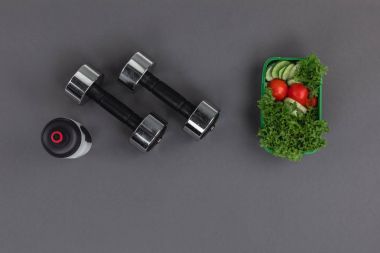 Halter spor şişe ve salata ile