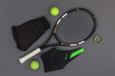 Tenis malzemeleri ve spor giyim