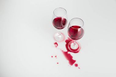 red wine in glasses clipart