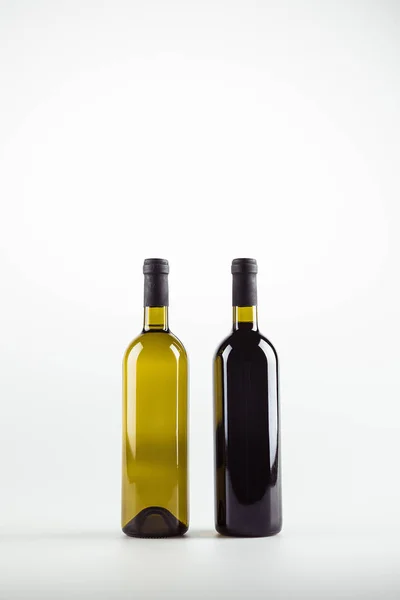 Weinflaschen voller Wein — Stockfoto