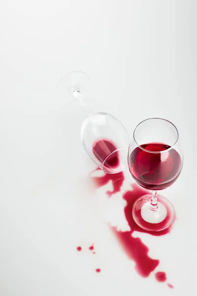 Rode wijn in glazen — Stockfoto