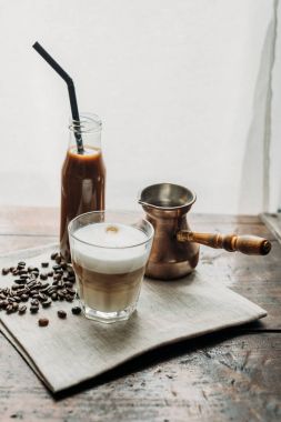 Kahve içecek ve cappucino bardak
