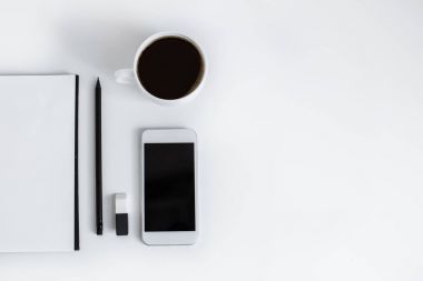 Not defteri ve boş ekran ile smartphone