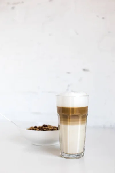 Glass of coffee and cornflakes — Free Stock Photo